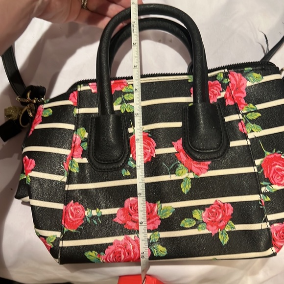 Betsey Johnson Pink & Black Rose Pattern Pop Punk Y2K Purse Black Fuzzy Pom Pom - Picture 14 of 17